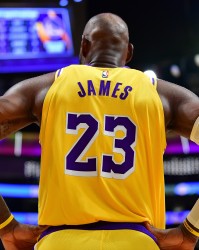 pulse-kaiyun.com-此前换队均在休赛期！湖记：詹姆斯清楚赛季中做出决定很愚蠢