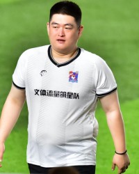 开云体育网站-满身肥肉跑不动，还能连连进球，赵本山儿子赢麻了，都是人情世故