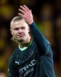 开云体育-1-3！哈兰德8场1球持续低迷，金球先生染红，曼城制造欧冠大冷