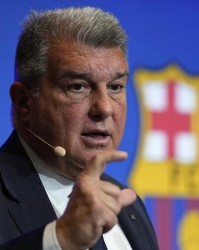 pulse-kaiyun.com-别了，巴萨！曝7000万“顶星”将被放逐！顶级中卫+天才中锋来投|巴塞罗那|拉波尔塔|费尔明|球员|赛季_新浪体育_新浪新闻