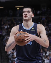 埃迪脚踝应力反应！解说：因姚明的先例 现大中锋都马上休息治疗