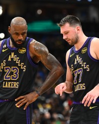 开云体育网站-有戏吗？湖人常规赛VS火箭2胜1负 期间东契奇场均33.4分&amp;老詹22分